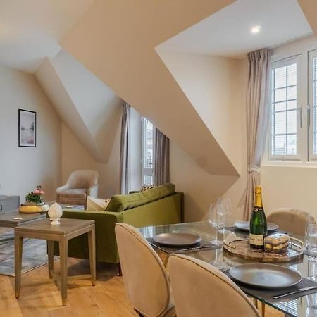 Luxury Penthouse - Castle Views - 2 Bed & Parking Lägenhet Windsor Exteriör bild